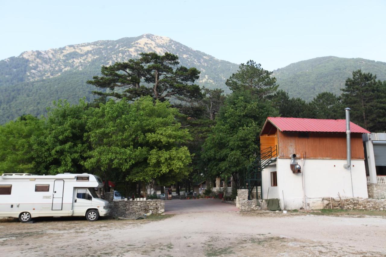 Отель Hamiti Camping Center Dukat Экстерьер фото